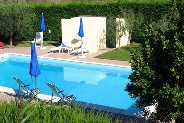 هتل Masseria Santa Lucia