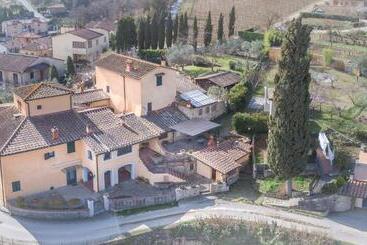 هتل Montechiari In Chianti