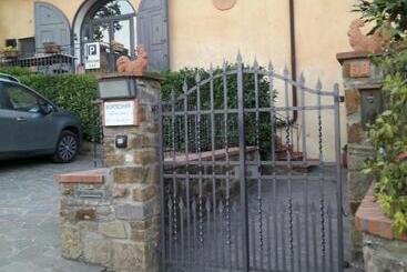 هتل Montechiari In Chianti