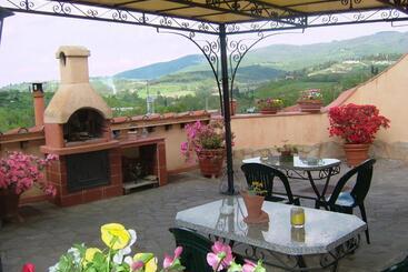 هتل Montechiari In Chianti