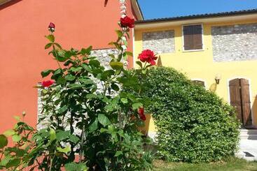هتل Residence Corte Del Bosco