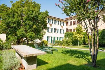 هتل Residence La Limonera