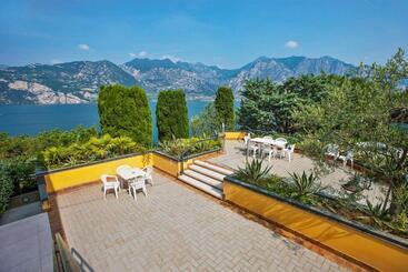 هتل Residence Parco Lago Di Garda