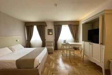هتل Virginia Resort & Spa   Adults Only