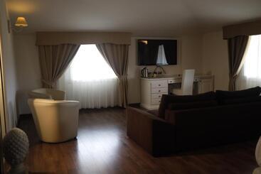 هتل Virginia Resort & Spa   Adults Only