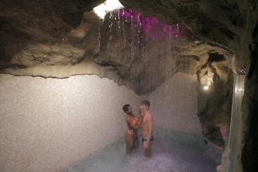 هتل Virginia Resort & Spa   Adults Only