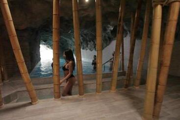 هتل Virginia Resort & Spa   Adults Only