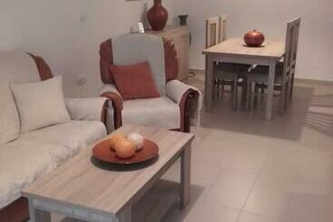 Apartment With Private Parking In Baeza S Old Town - Yedra