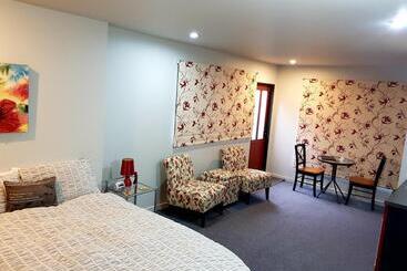 هتل Anchor Down Bed & Breakfast