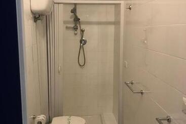 هتل B&b Villa Delle Rondini