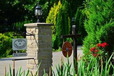 هتل Explorer House Bed & Breakfast