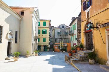 هتل Hostel Link