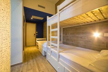هتل Hostel Link