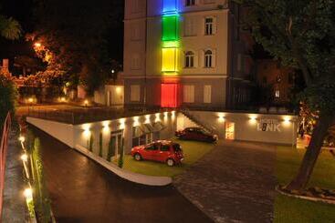 هتل Hostel Link