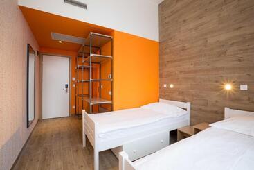 هتل Hostel Link