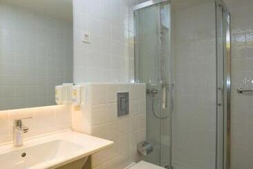 هتل Hostel Link