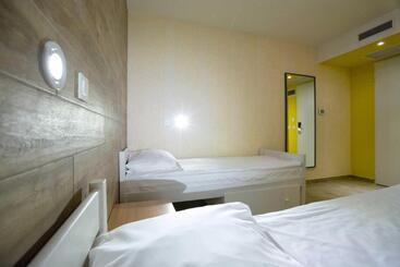 هتل Hostel Link