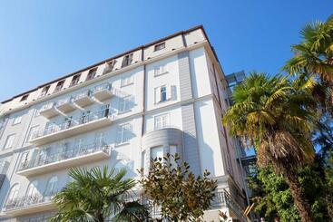 هتل Hostel Link