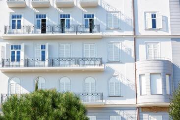 هتل Hostel Link