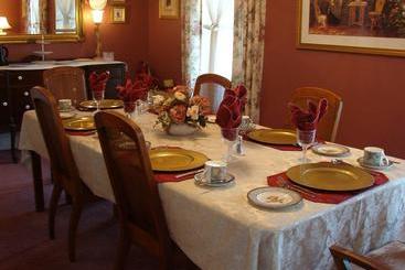 هتل John S Gate Gourmet B&b
