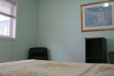 هتل Kelowna Okanagan Lake Hostel