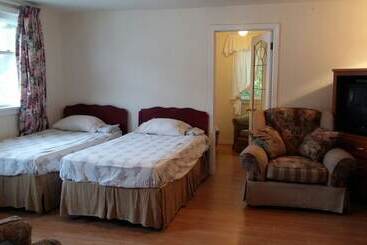 هتل Kelowna Okanagan Lake Hostel