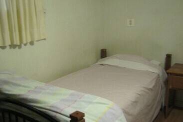 هتل Kelowna Okanagan Lake Hostel