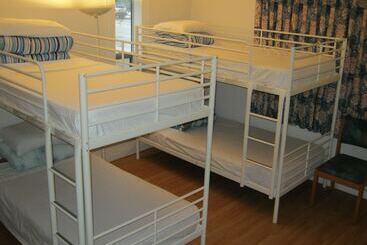 هتل Kelowna Okanagan Lake Hostel