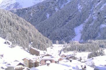هتل Meublè Adler Rooms & Mountain Apartments