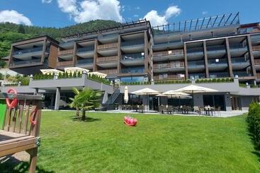 هتل Molaris Lodge
