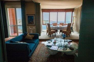 هتل Ortigiaseaview Bed & Breakfast