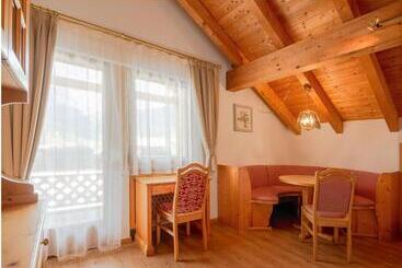هتل Villa Eden