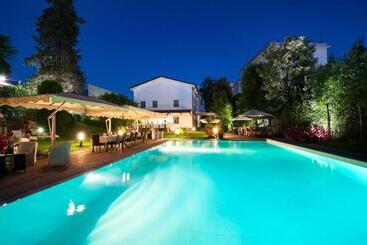 هتل Villa Maria Cristina