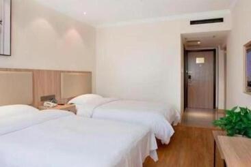هتل Greentree Inn Jiangxi Yingtan Railway Station Square Business