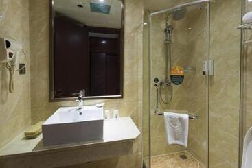 هتل Greentree Inn Jiangxi Yingtan Railway Station Square Business