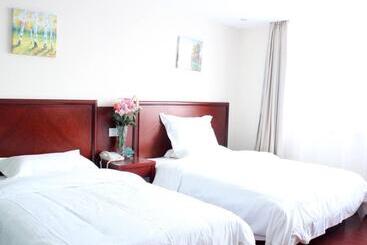 هتل Greentree Inn Jiangxi Yingtan Railway Station Square Business