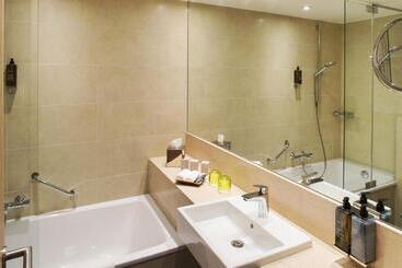 هتل Holiday Inn Frankfurt Airport, An Ihg