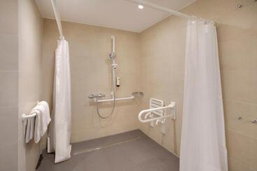 هتل Holiday Inn Frankfurt Airport, An Ihg