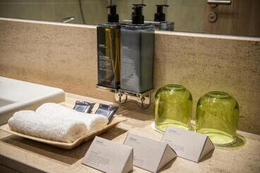 هتل Holiday Inn Frankfurt Airport, An Ihg