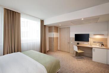 هتل Holiday Inn Frankfurt Airport, An Ihg