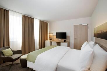 هتل Holiday Inn Frankfurt Airport, An Ihg