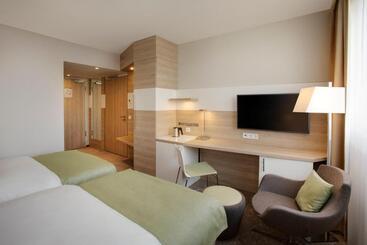 هتل Holiday Inn Frankfurt Airport, An Ihg