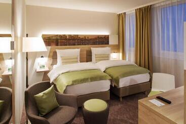 هتل Holiday Inn Frankfurt Airport, An Ihg