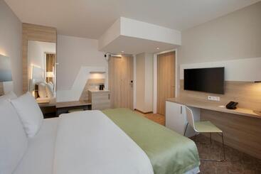 هتل Holiday Inn Frankfurt Airport, An Ihg