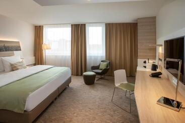 هتل Holiday Inn Frankfurt Airport, An Ihg