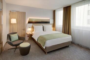 هتل Holiday Inn Frankfurt Airport, An Ihg