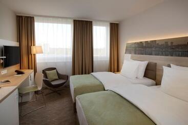 هتل Holiday Inn Frankfurt Airport, An Ihg