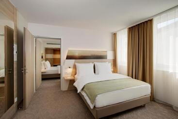 هتل Holiday Inn Frankfurt Airport, An Ihg