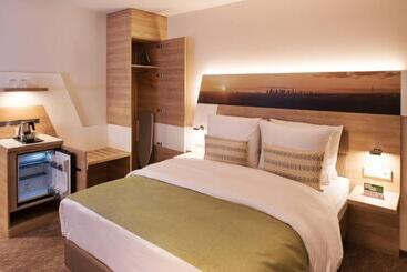 هتل Holiday Inn Frankfurt Airport, An Ihg