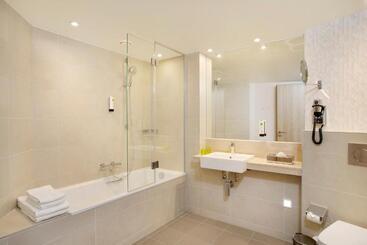 هتل Holiday Inn Frankfurt Airport, An Ihg